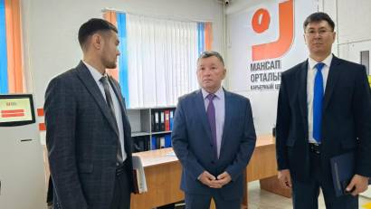 Руководитель Управления координации занятости и социальных программ акимата Северо-Казахстанской области Р.С. Ельжасов представил нового руководителя Центра трудовой мобильности по СКО.